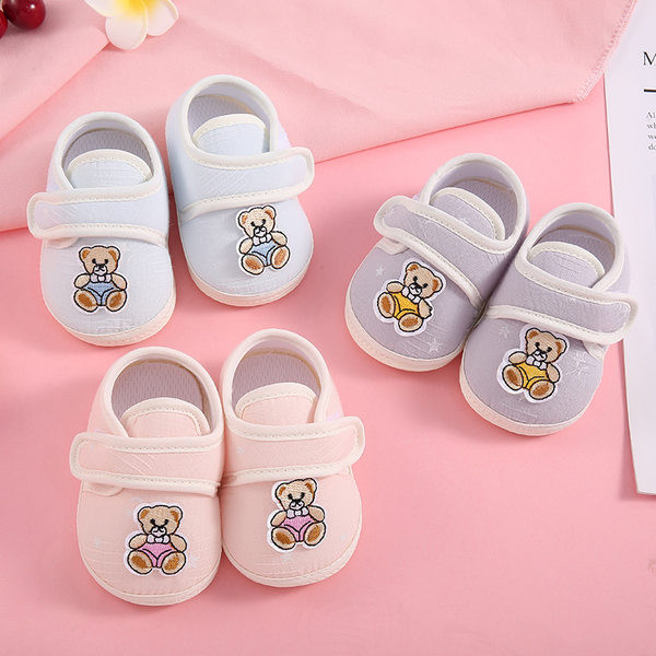 Zīdaiņu kurpes ar lācīša izšuvumu