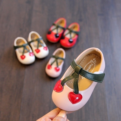 Бебешки сандали от еко кожа с апликация череша