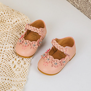 Бебешки сандали за момичета с цветя и лепенки