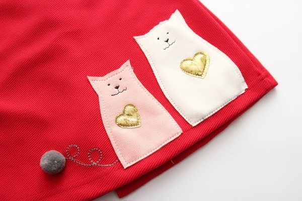 Bērnu kleita meitenēm ar izšuvumiem un pogām mugurā