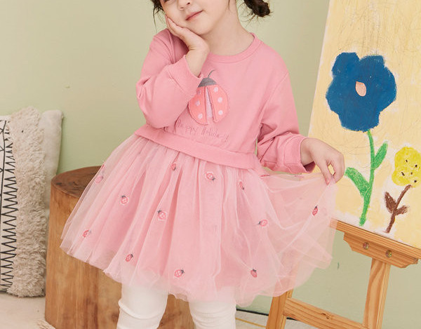 Jauna modeļa bērnu kleita meitenēm ar garām piedurknēm