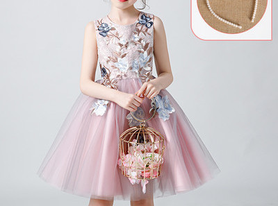 Bērnu moderna kleita ar tillu un 3D ziediem