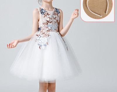 Bērnu moderna kleita ar tillu un 3D ziediem