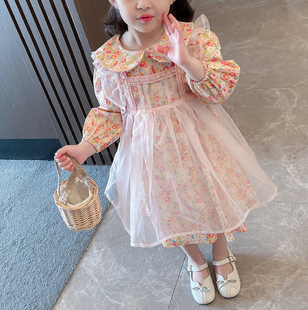 Jauna modeļa bērnu kleita ar ziedu rakstu un garām piedurknēm