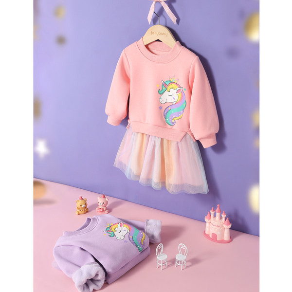 Bērnu ikdienas kleita ar krāsainu aplikāciju un tillu