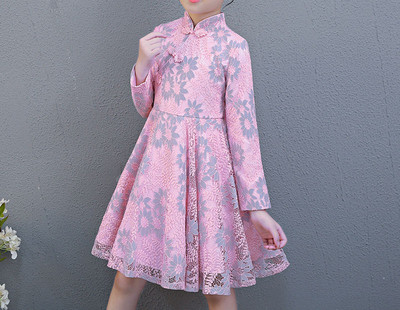 Moderna bērnu piegriezuma kleita - divi modeļi