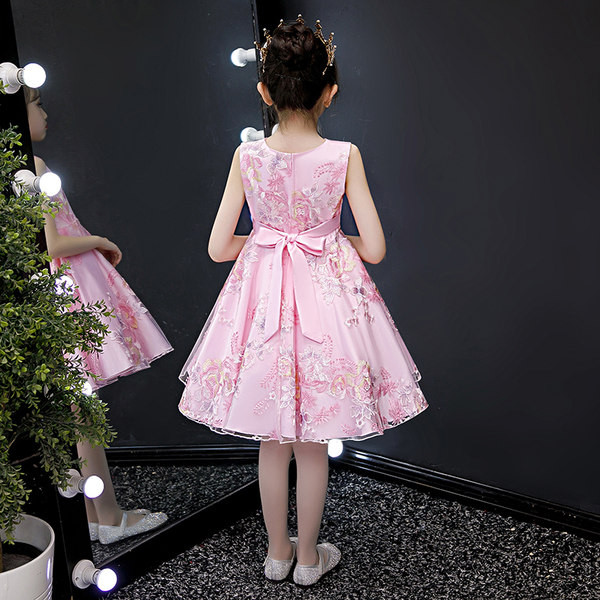 Moderna bērnu piegriezuma kleita - divi modeļi