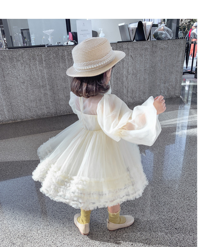 Moderna meiteņu kleita ar tillu un izšuvumiem