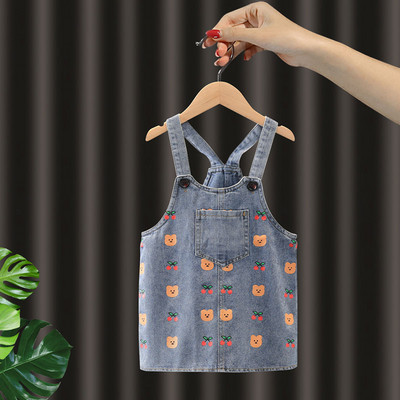 Bērnu džinsa kombinezons ar plecu lencēm un aplikāciju