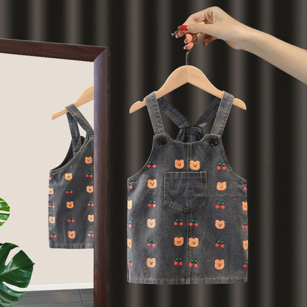 Bērnu džinsa kombinezons ar plecu lencēm un aplikāciju