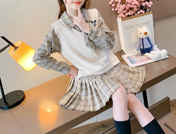 Ikdienas bērnu rūtainā kleita divās krāsās