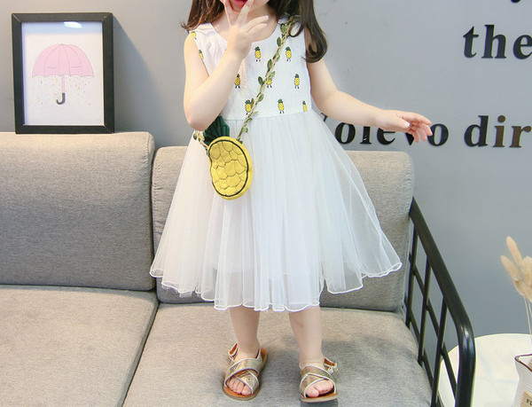 Bērnu kleita meitenēm ar ananāsu izšuvumiem