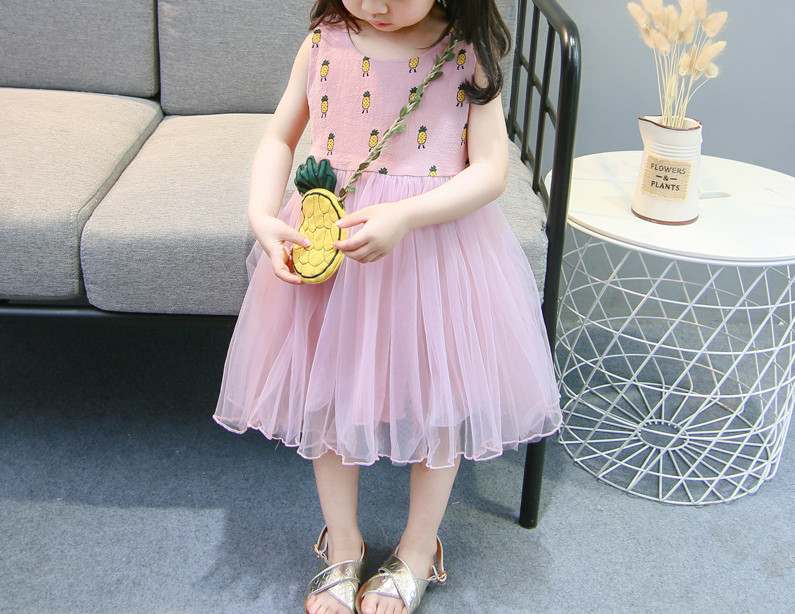 Bērnu kleita meitenēm ar ananāsu izšuvumiem