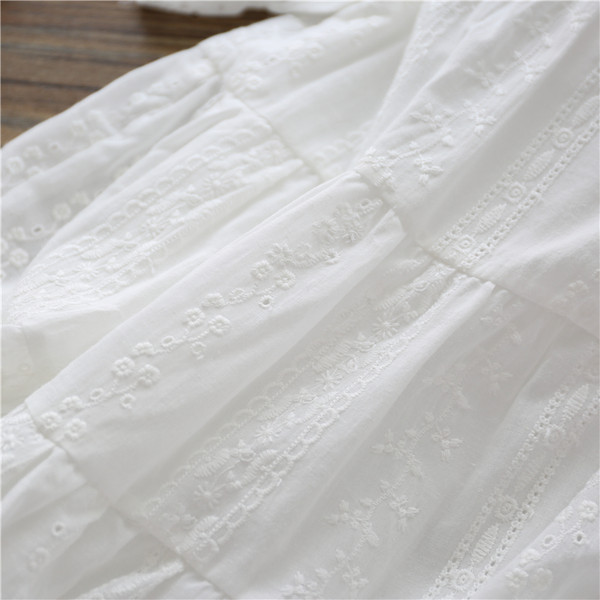 Νέο μοντέλο παιδικό φόρεμα με οβάλ λαιμόκοψη σε λευκό χρώμα