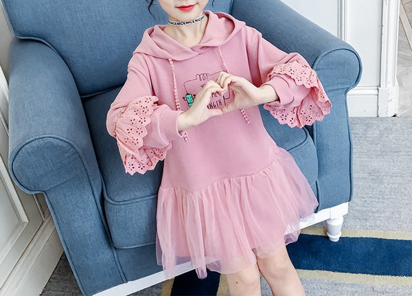 Παιδικό φόρεμα με τούλι σε ροζ χρώμα κατάλληλο για την άνοιξη