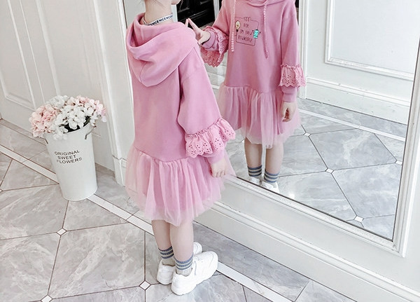 Παιδικό φόρεμα με τούλι σε ροζ χρώμα κατάλληλο για την άνοιξη