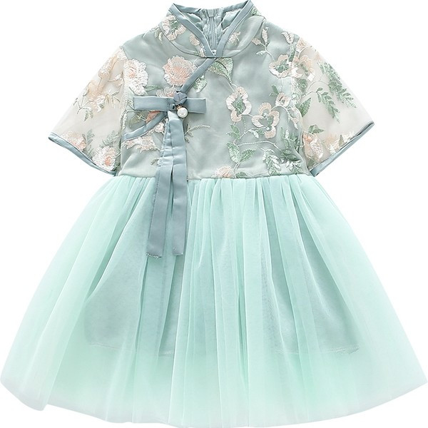 Παιδικό φόρεμα με κεντήματα και κοντά μανίκια