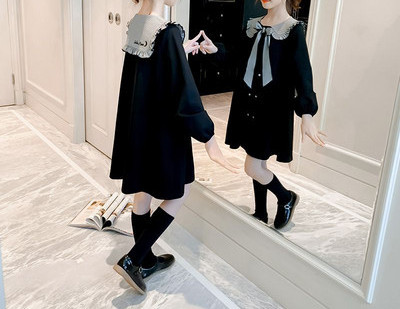 Ikdienas bērnu kleita ar lenti un pogām