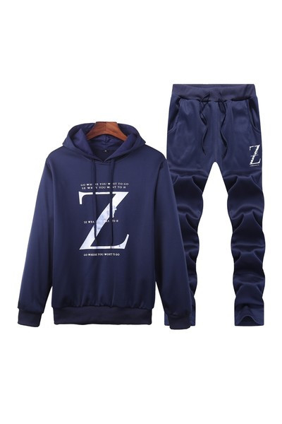 Vīriešu modernā sporta komanda no biksēm un sporta krekla ar uzrakstu