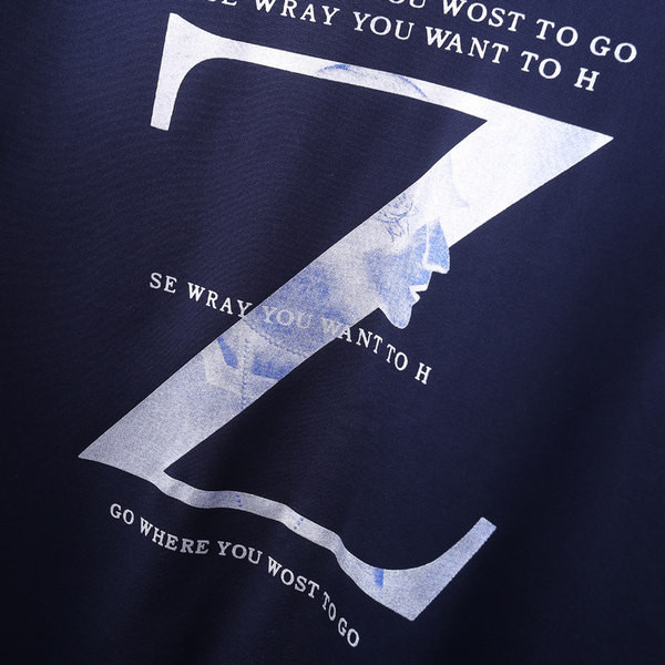 Vīriešu modernā sporta komanda no biksēm un sporta krekla ar uzrakstu