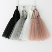 Vasaras kokvilnas kleita ar plānām lencītēm un tilla apakšā