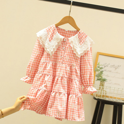 Μοντέρνο παιδικό φόρεμα με κουμπιά και οβάλ ντεκολτέ