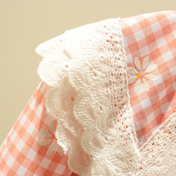 Μοντέρνο παιδικό φόρεμα με κουμπιά και οβάλ ντεκολτέ