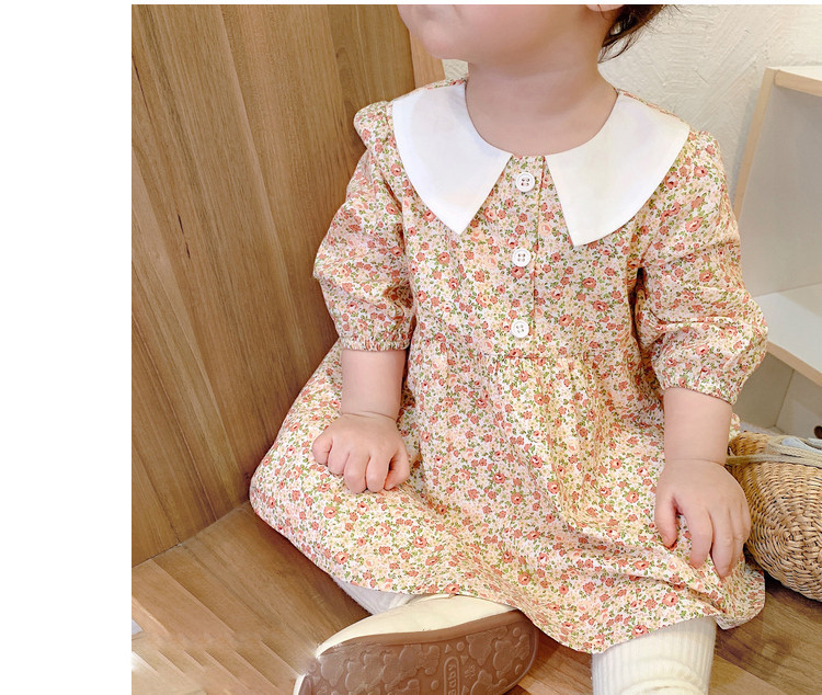 Pavasara bērnu kleita ar ziedu rakstu un pogām meitenēm