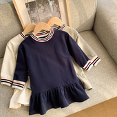 Bērnu ikdienas kleita ar ovālu kakla izgriezumu trīs krāsās