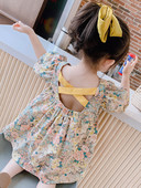 Παιδικό φόρεμα με κοντά μανίκια και σταυρωτούς δεσμούς στη πλάτη