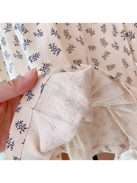 Jauna modeļa pavasara kleita ar garām piedurknēm un apkakli