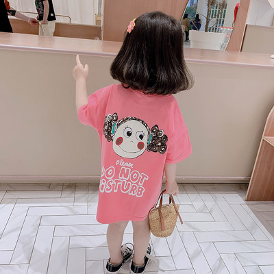 Ikdienas bērnu kleita ar īsām piedurknēm un aplikāciju mugurpusē