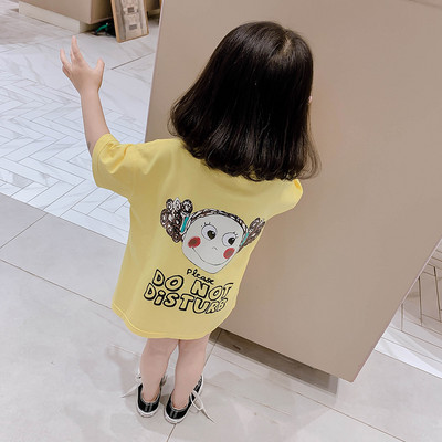 Ikdienas bērnu kleita ar īsām piedurknēm un aplikāciju mugurpusē