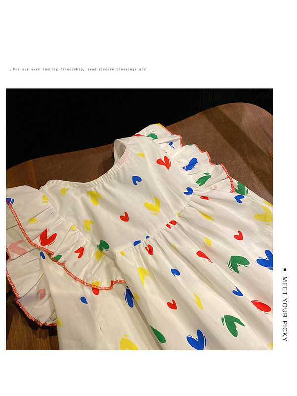 Vasarīga meiteņu kleita ar lokām un aplikācijām sirsniņām