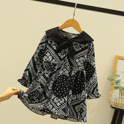 Moderna bērnu kleita ar ovālu kakla izgriezumu un garām piedurknēm