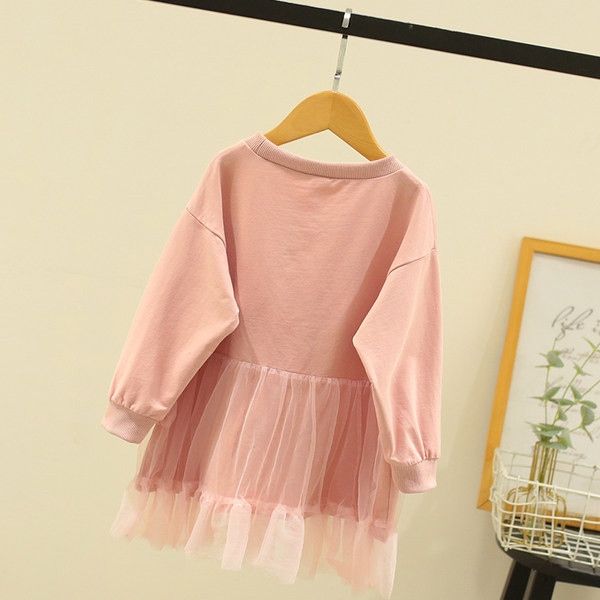 Ikdienas bērnu kleita ar 3D elementiem un ovālu kakla izgriezumu