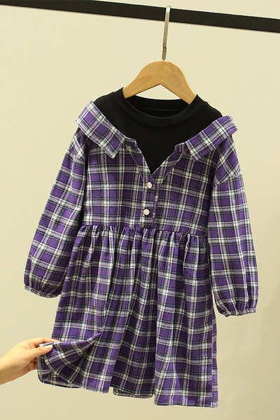 Bērnu rūtaina kleita ar pogām un garām piedurknēm