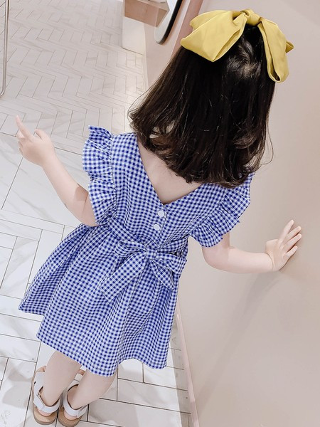 Rūtaina bērnu kleita meitenēm ar lokām un lentīti mugurā