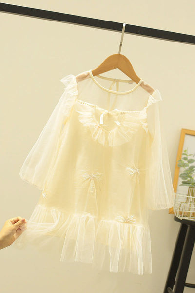 Moderna bērnu kleita ar tilla un garām piedurknēm