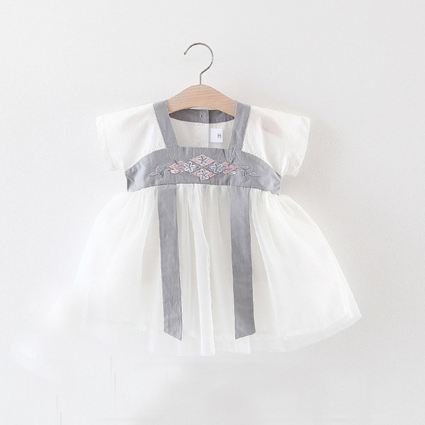 Mūsdienīga bērnu kleita meitenēm ar izšuvumiem - divi modeļi