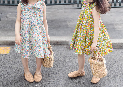 Bērnu kokvilnas kleitas bezmaksas modelis ar pogām