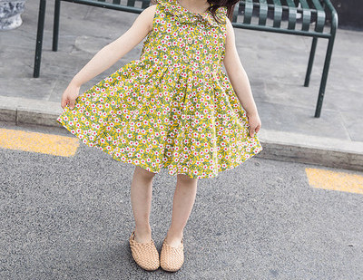 Bērnu kokvilnas kleitas bezmaksas modelis ar pogām