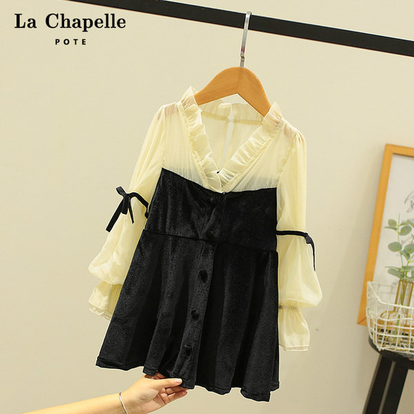 Moderna bērnu kleita ar pogām un špica kakla izgriezumu