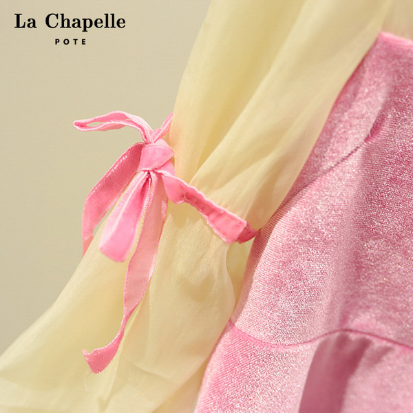 Moderna bērnu kleita ar pogām un špica kakla izgriezumu