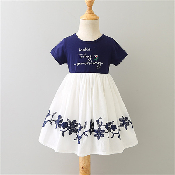 Παιδικό φόρεμα με κεντήματα και κοντά μανίκια σε δύο χρώματα