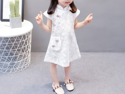 Μοντέρνο παιδικό φόρεμα με χαμηλό γιακά και δαντέλα για κορίτσια