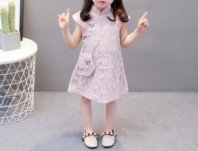 Μοντέρνο παιδικό φόρεμα με χαμηλό γιακά και δαντέλα για κορίτσια