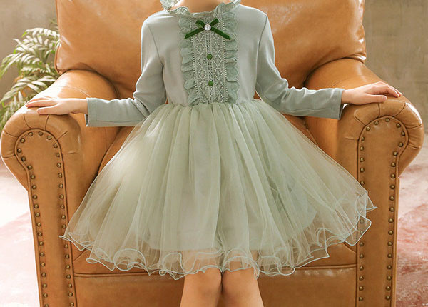 Rochie moderna pentru copii cu nasturi si tul