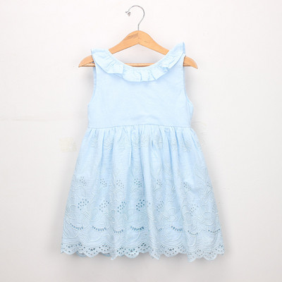 Bērnu ikdienas kleita ar lenti un izšuvumiem