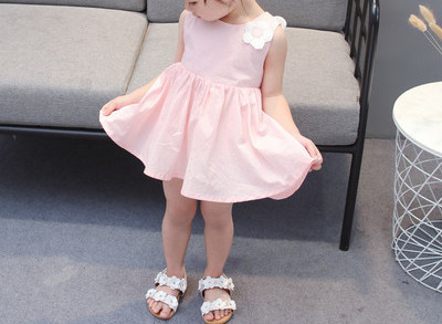 Casual παιδικό φόρεμα με στρογγυλή λαιμόκοψη και τρισδιάστατο στοιχείο